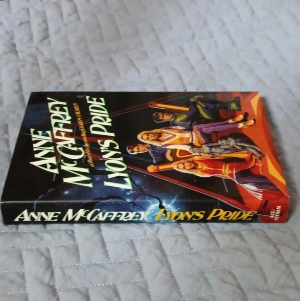 1994 Lyon's Pride Hardcover By Anne McCaffrey Science Fiction Fantasy Book